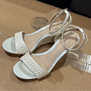 Copper Key Pearl-Embellished Cream Wedges